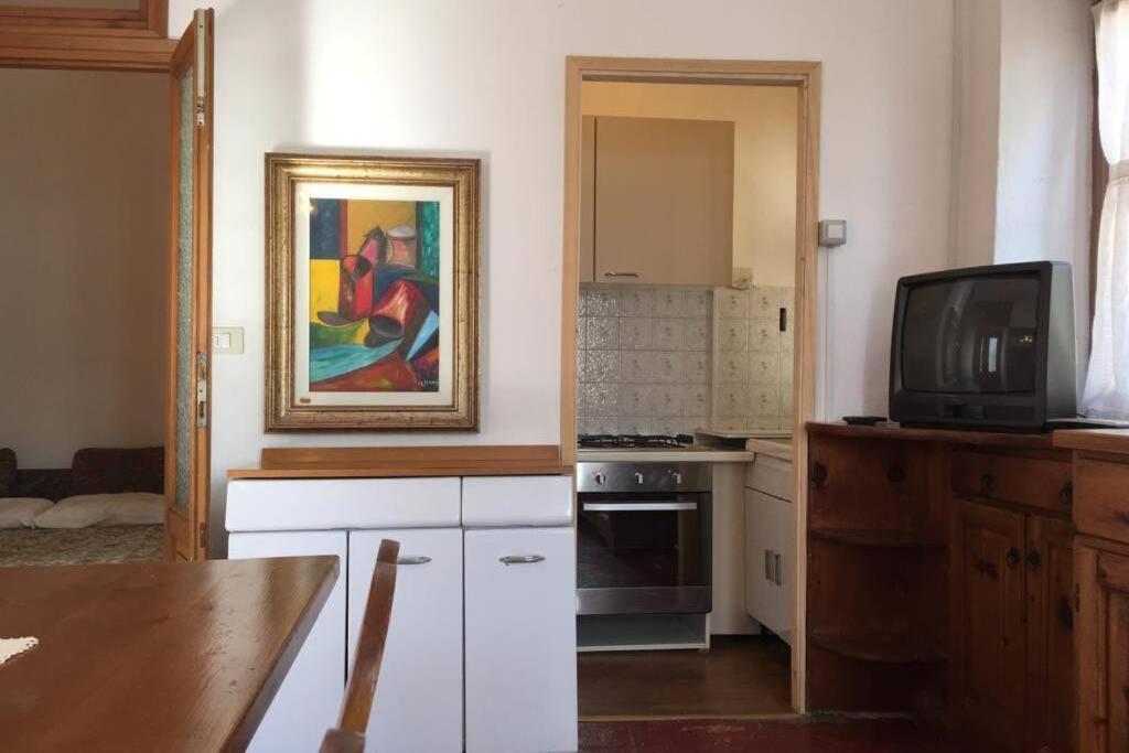 Nel Set Di Piccolo Mondo Antico Villa Viola Вальсольда Экстерьер фото
